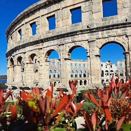 Pepi 10 Min Walk To Amphitheater