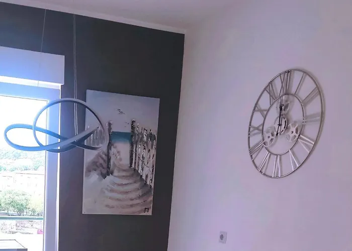 Pepi 10 Min Walk To Amphitheater