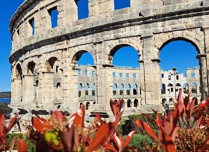 Pepi 10 Min Walk To Amphitheater